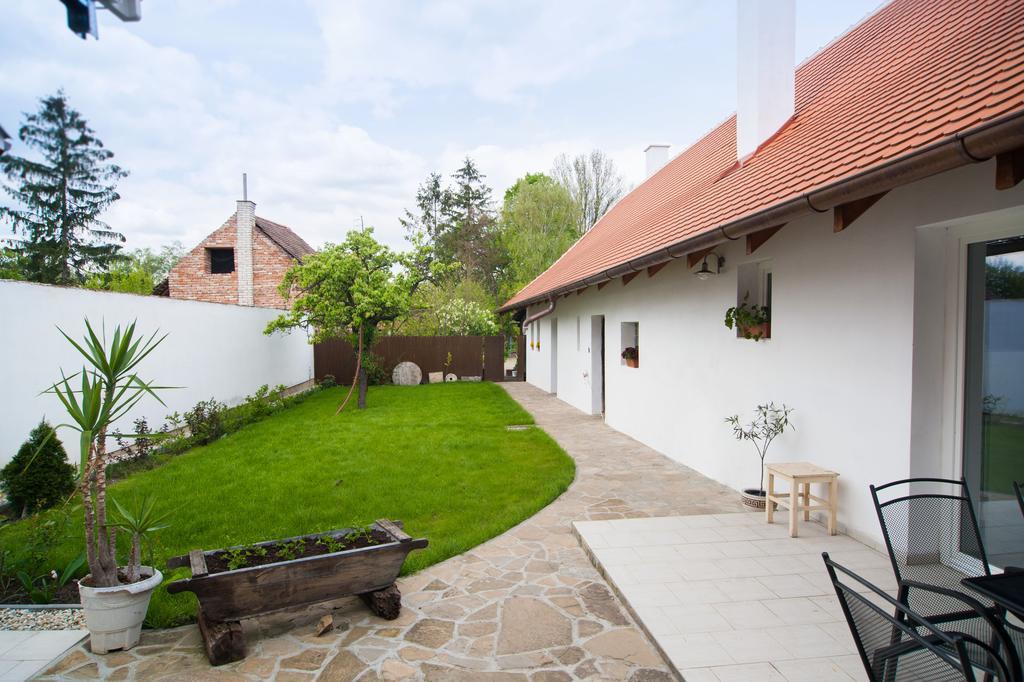 Slovacka Chalupa Strážnice Bagian luar foto